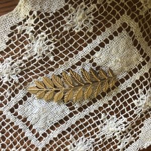 Modcloth Gold Fern Hair Clip